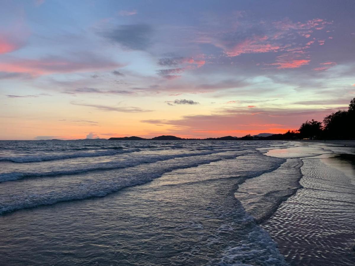 Beachfront Executive Studio Mae Phim Rayong Exterior photo